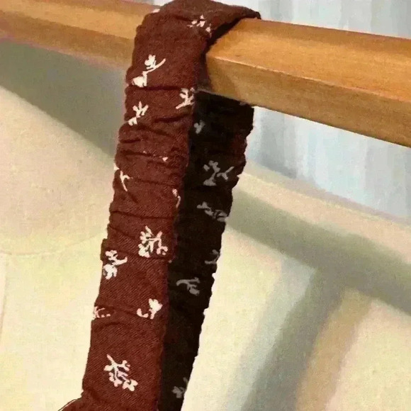 Kendall And Kylie Crop Top. Size Small.  Pull On. Roushed Back. Floral. Brown - Picture 3 of 8